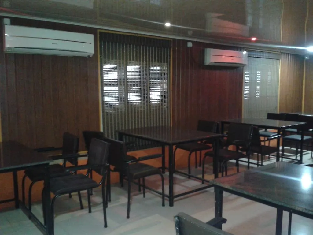 Hotel Embassy Kochi 2*,  India